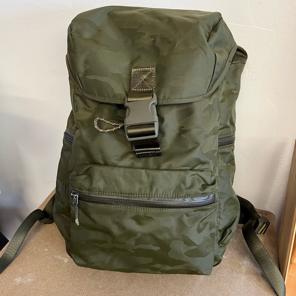 Athleta Venture Backpack in green camo